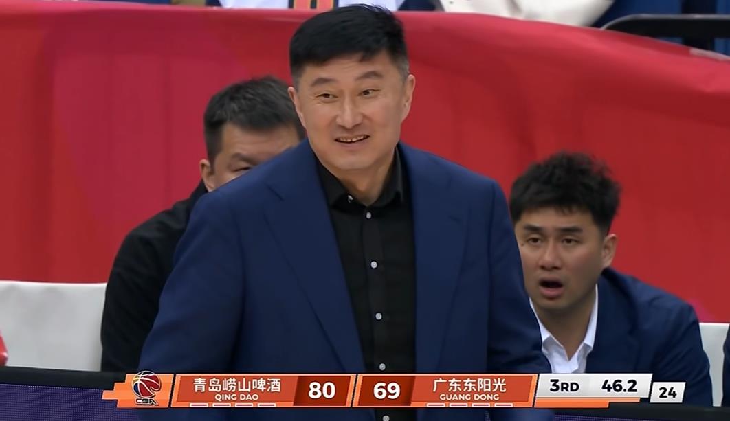  【深度战术复盘】CBA十连胜密码：深圳新世纪如何用团队篮球打破强队壁垒 体育新闻