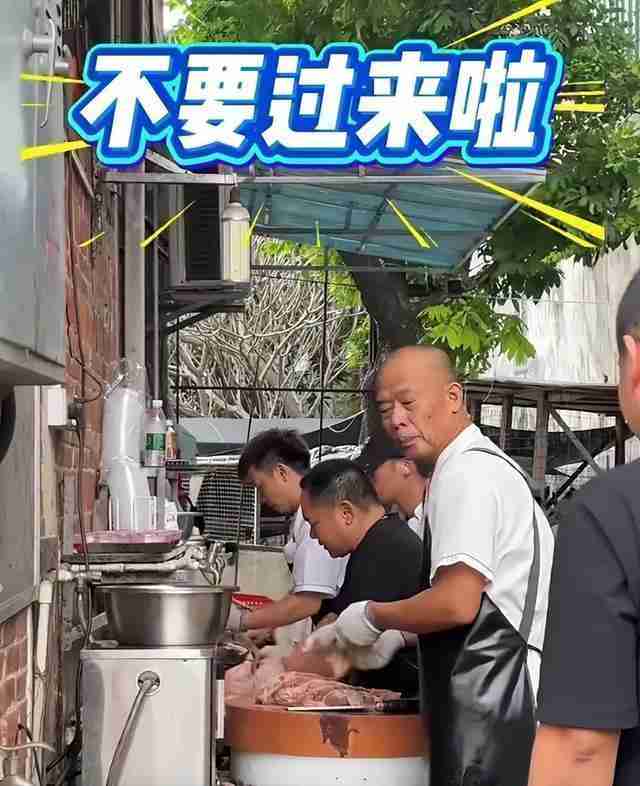  【流量冲击深度剖析】一家顺德鸡煲店如何被千万级网红视频"引爆"：从10桌到200桌的经营危机复盘 企业服务