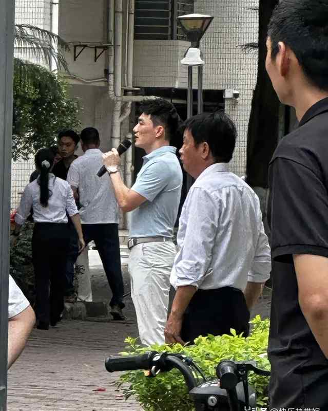  退役后的何捷：广州大学消防演习现场的硬汉风采与职业延续 新闻 退役后的何捷：广州大学消防演习现场的硬汉风采与职业延续 新闻